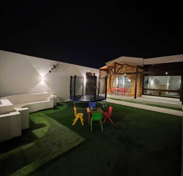 Manama, Holiday/Vacation Rentals, BHD 25/day,  1 BR,  🏊&zwj;♀️🏡 Pool Chalet Reservation &ndash; Sunday Night