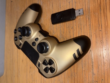 Khobar, Electronics, SAR 200,  Steelplay Wireless Controller For PS4/PS5 - Like New (Gold)