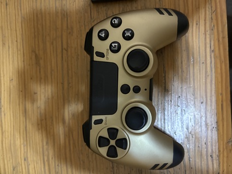 Khobar, Electronics, SAR 200,  Steelplay Wireless Controller For PS4/PS5 - Like New (Gold)