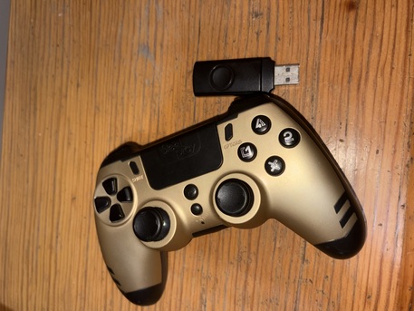 Khobar, Electronics, SAR 200,  Steelplay Wireless Controller For PS4/PS5 - Like New (Gold)