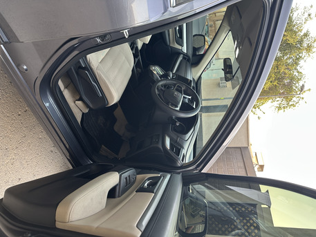 Riyadh, Vehicles, Cars & Trucks , SAR 63000,  Honda CR-V,  2018,  Automatic,  97000 KM,