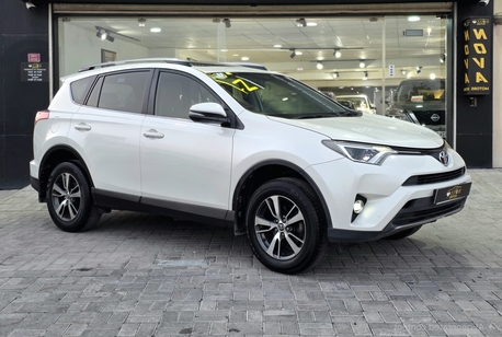 Manama, Vehicles, Cars & Trucks , BHD 6900,  Toyota RAV4,  2017,  Automatic,  70000 KM,   Full Option