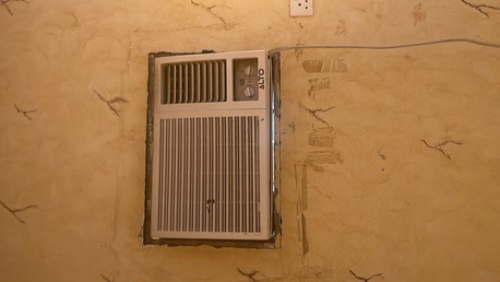 Yanbu, Air Conditioners, SAR 5000,  Sale: 3 Used Window Air Conditioners - Yanbu