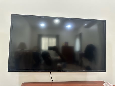 Dammam, Electronics, SAR 400,  Samsung 40 Inch Full HD LED Smart TV In Excellent Condition With A Wall Mount Included