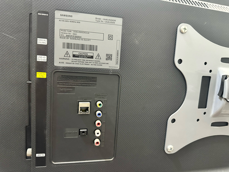 Dammam, Electronics, SAR 400,  Samsung 40 Inch Full HD LED Smart TV In Excellent Condition With A Wall Mount Included