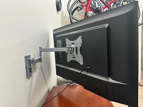 Dammam, Electronics, SAR 400,  Samsung 40 Inch Full HD LED Smart TV In Excellent Condition With A Wall Mount Included
