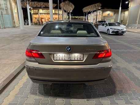 Jeddah, Vehicles, Cars & Trucks , SAR 17000,  Bmw 730,  2006,  Automatic,  221000 KM,  Bmw Six Cyinon Perfect Condition Price Negotiable