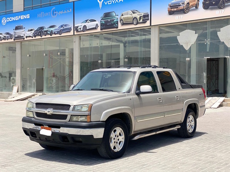 Manama, Vehicles, Cars & Trucks , BHD 2600,  Chevrolet Avalanche,  2005,  Automatic,  116900 KM,  Chevrolet Aavalanche   (Silver)