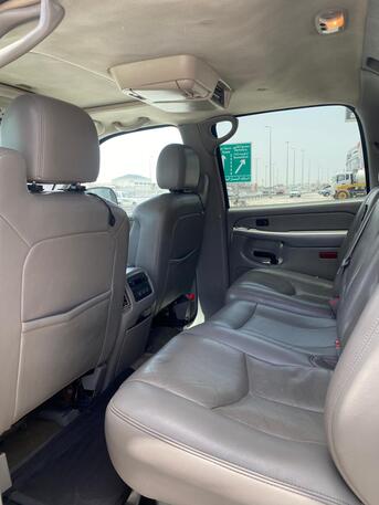 Manama, Vehicles, Cars & Trucks , BHD 2600,  Chevrolet Avalanche,  2005,  Automatic,  116900 KM,  Chevrolet Aavalanche   (Silver)