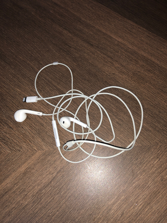 Dammam, Mobile Phones, SAR 100,  Apple IPhone Original Headphones