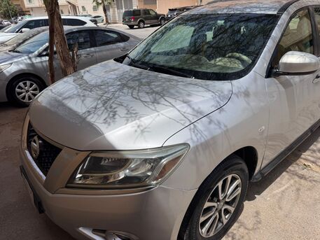 Al Malaz, Vehicles, Cars & Trucks , SAR 33000,  Nissan Pathfinder,  2014,  Automatic,  184864 KM,  Well Maintained , Family Car 33K