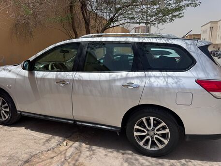 Al Malaz, Vehicles, Cars & Trucks , SAR 33000,  Nissan Pathfinder,  2014,  Automatic,  184864 KM,  Well Maintained , Family Car 33K