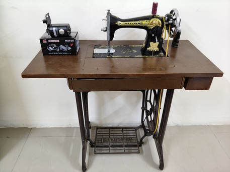 Salmaniya, Furniture, BHD 30,  Sewing Machine With Stand And Motor