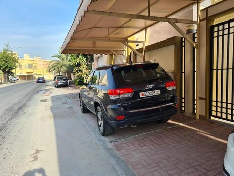 Manama, Vehicles, Cars & Trucks , BHD 4500,  Jeep Grand Cherokee Limited 5.7 V8,  2018,  Automatic,  168000 KM,   - For Immediate Sale