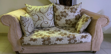 Riyadh, Household Items, SAR 2000,  Houshold Items For Sale. Table, Shelf Etc.