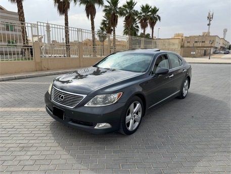 Riyadh, Vehicles, Cars & Trucks , SAR 43000,  Lexus LS 460,  2007,  Automatic,  317000 KM,