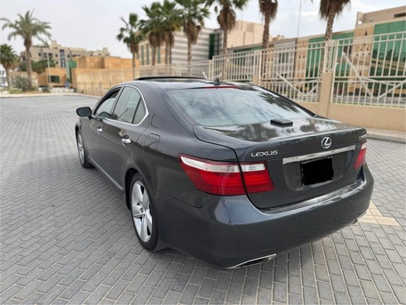 Riyadh, Vehicles, Cars & Trucks , SAR 43000,  Lexus LS 460,  2007,  Automatic,  317000 KM,