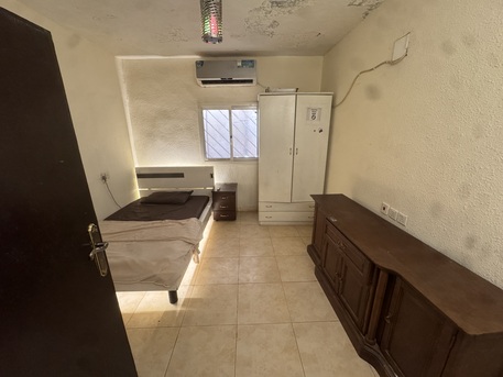 Al Malaz, Rooms for Rent, SAR 1300/month,  Furnished,  Rooms Available In A Fully Furnished 3 BHK Apartment, Suitable For An Executive Bachelor.