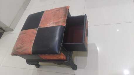 Riyadh, Furniture, SAR 80,  Classic Vintage Wooden Ottoman With Storage Drawer