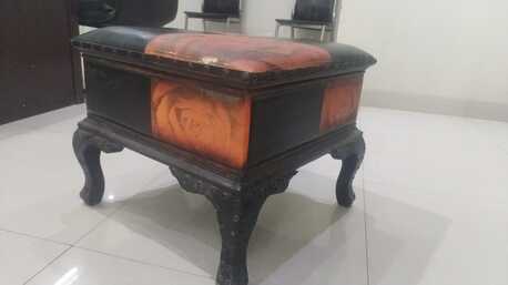 Riyadh, Furniture, SAR 80,  Classic Vintage Wooden Ottoman With Storage Drawer