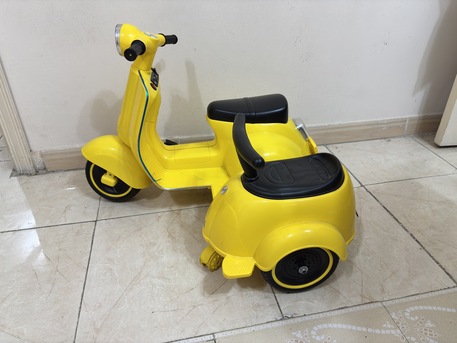 Al Baghdadyiah Al Gharbyia, Baby & Kid Stuff, SAR 300,  Kids Rechargeable Battery 2 Seater Ride On Scooter Bike