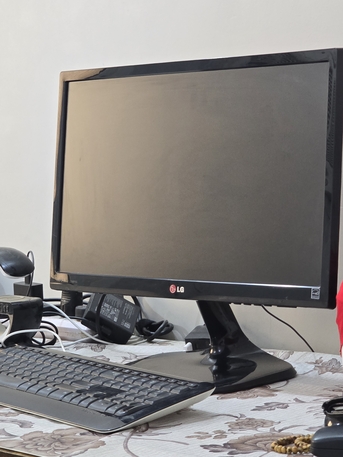 Jeddah, Computers, SAR 175,  LG 22" Full HD IPS Monitor (Model 22MP55HQ) &ndash; Excellent Condition +Wireless Keyboard