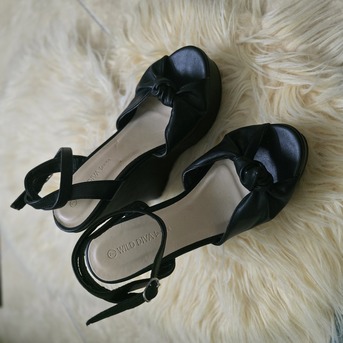 Manama, Clothing & Accessories, BHD 4,  Elegant Black Platform Wedges | Ladies Shoes