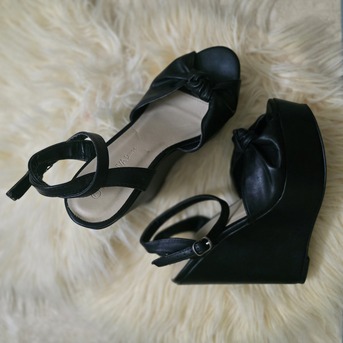Manama, Clothing & Accessories, BHD 4,  Elegant Black Platform Wedges | Ladies Shoes