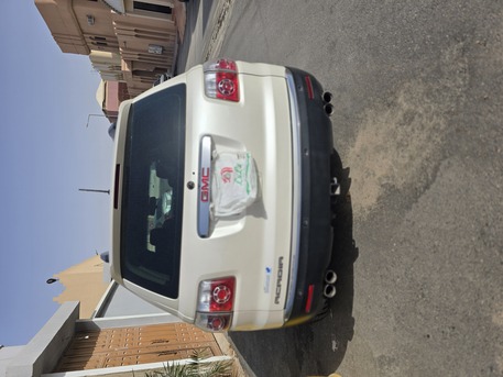 Riyadh, Vehicles, Cars & Trucks , SAR 15000,  GMC Acadia,  2010,  Automatic,  262500 KM,   Model  Single Owner Since