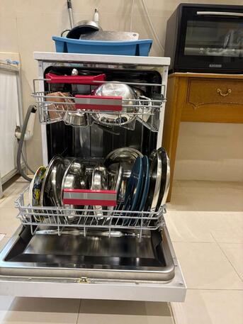 Riyadh, Appliances, SAR 750,  Used Toshiba Freestanding Dishwasher