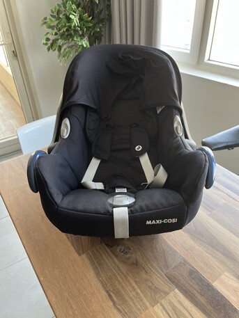 Jeddah, Baby & Kid Stuff, SAR 400,  Maxi-Cosi CabrioFix Car Seat With Stroller Adapters
