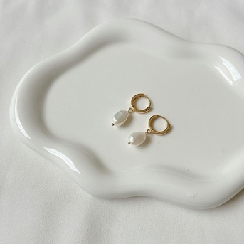London, Clothing & Accessories, GBP 2000,  Shop Modern Pearl Diamond Earrings Today