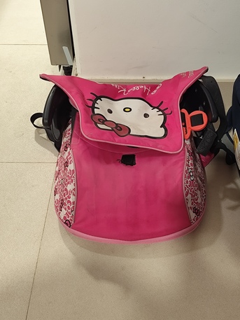 Riyadh, Baby & Kid Stuff, SAR 75,  Car Seat . Frozen And Hello Kitty