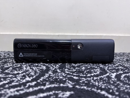 Yanbu, Video Games, SAR 400,  Xbox 360 E + 2 Controllers With Battery & Charger + Kinect Sensor + 6 Games
