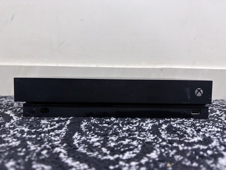 Yanbu, Video Games, SAR 600,  Xbox One X 1 Tb With 1 Controller And 17 Games