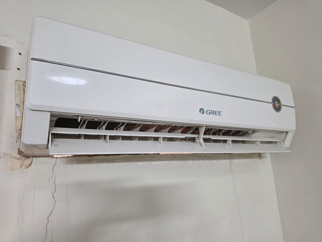 Al Malaz, Air Conditioners, SAR 2000,  2 Split AC For Sale In Working Condition GREE & NIKAI 1.5ton Each