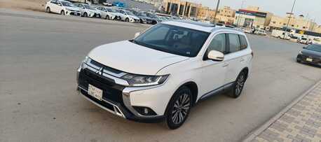 Riyadh, Vehicles, Cars & Trucks , SAR 43000,  Mitsubishi Outlander,  2019,  Automatic,  234000 KM,  , ,  , 234,000 Km, Full Option 4&times;4 V6