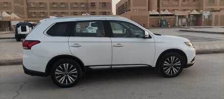 Riyadh, Vehicles, Cars & Trucks , SAR 43000,  Mitsubishi Outlander,  2019,  Automatic,  234000 KM,  , ,  , 234,000 Km, Full Option 4&times;4 V6