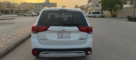 Riyadh, Vehicles, Cars & Trucks , SAR 43000,  Mitsubishi Outlander,  2019,  Automatic,  234000 KM,  , ,  , 234,000 Km, Full Option 4&times;4 V6