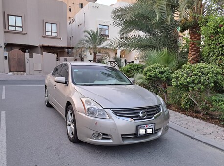 Riffa, Vehicles, Cars & Trucks , BHD 1400,  Nissan Altima,  2010,  Automatic,  290000 KM,  Excellent Condition