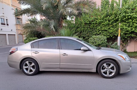 Riffa, Vehicles, Cars & Trucks , BHD 1400,  Nissan Altima,  2010,  Automatic,  290000 KM,  Excellent Condition