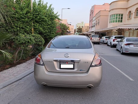 Riffa, Vehicles, Cars & Trucks , BHD 1400,  Nissan Altima,  2010,  Automatic,  290000 KM,  Excellent Condition