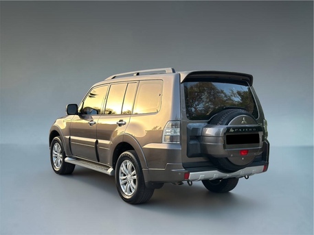 Manama, Vehicles, Cars & Trucks , BHD 100,  Mitsubishi Pajero,  2013,  Automatic,  292000 KM,    MODEL WELL-MAINTAINED  4X4 CAR