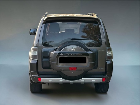 Manama, Vehicles, Cars & Trucks , BHD 100,  Mitsubishi Pajero,  2013,  Automatic,  292000 KM,    MODEL WELL-MAINTAINED  4X4 CAR
