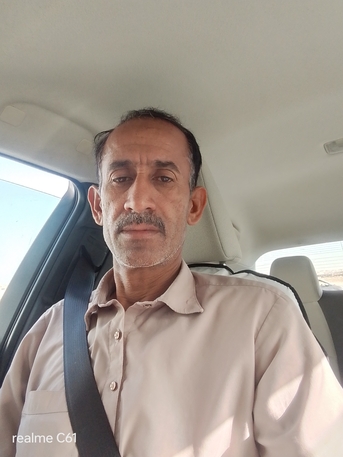 Riyadh, Job Seekers, A Car Pick And Droof