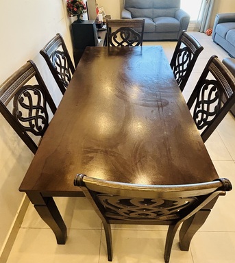 Juffair, Furniture, BHD 40,  Dining Table With 6 Chairs