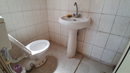Manama, Apartments, Flats, Houses & Villas, BHD 130/month,  1 BR,  Ras Ruman:- Close To Almoayyed Parking.  1BHK Unfurnished Flat On Rent.  Bd 130/- With EWA