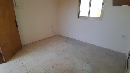 Manama, Apartments, Flats, Houses & Villas, BHD 100/month,  1 BR,  Ras Ruman:- Close To Almoayyed Parking.  Studio Unfurnished Flat On Rent.Bd 100/- With EWA