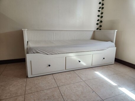 Riyadh, Furniture, SAR 634,  IKEA Hemnes Bed 3 Drawers / Double Bed / Wood