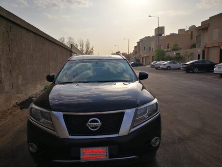 Riyadh, Vehicles, Cars & Trucks , SAR 40000,  Nissan Pathfinder,  2014,  Automatic,  195000 KM,    For Sale